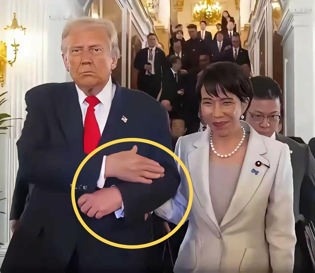 两位美国大佬都好这口子，心里美滋滋的。这样看来，萝莉岛上云集这么多的头面人物，