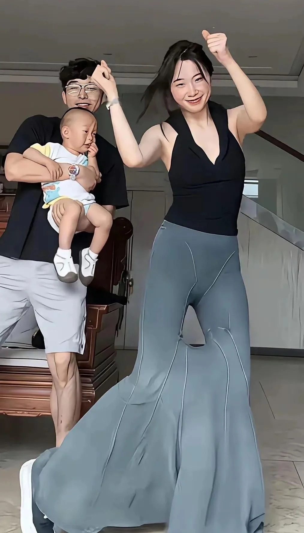 不得不佩服设计师的脑洞，这到底是裤子还是裙子？​​​