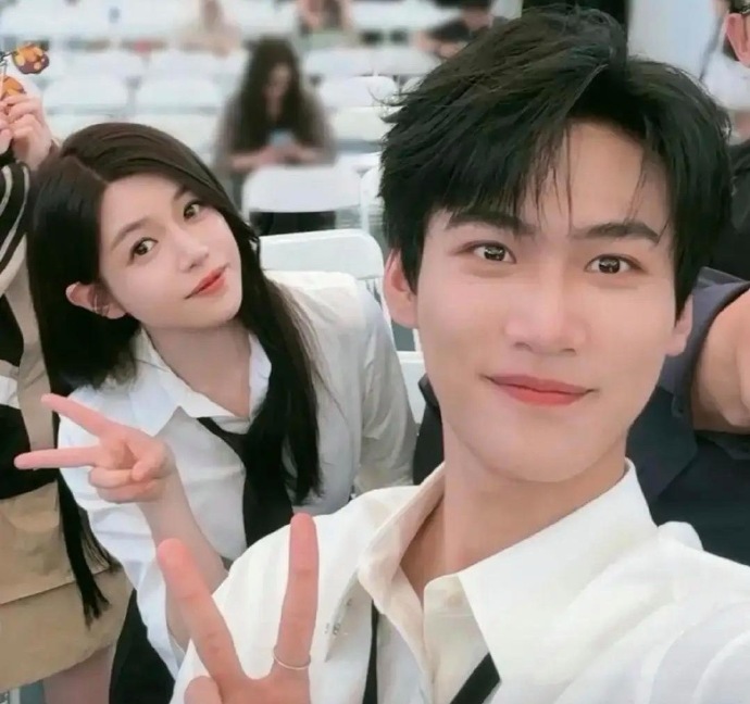 陈妍希被曝大学长得像洋娃娃，当看到学生照后，网友：理解陈晓了​​​