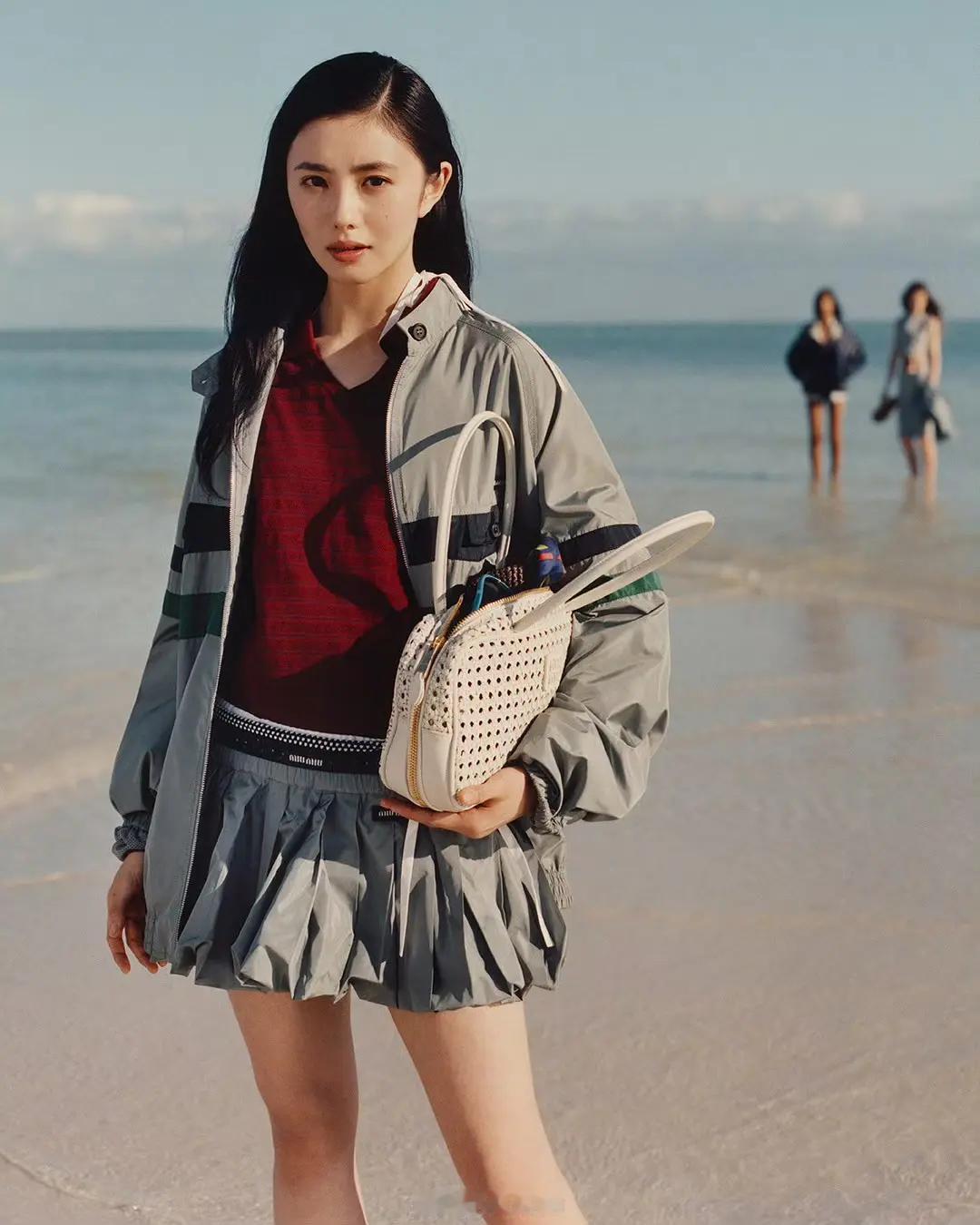 刘浩存拿下MiuMiu夏日全球成衣广告