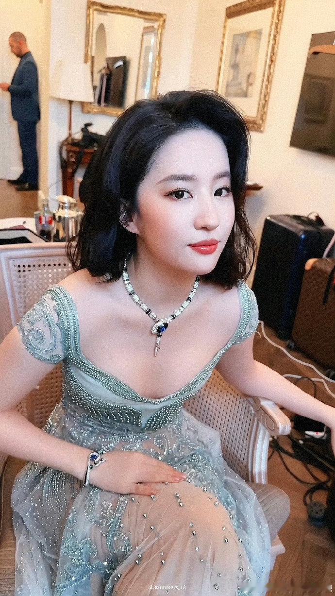 刘亦菲20年前在男生心中的地位刘亦菲宝格丽好会拍​​​​​​