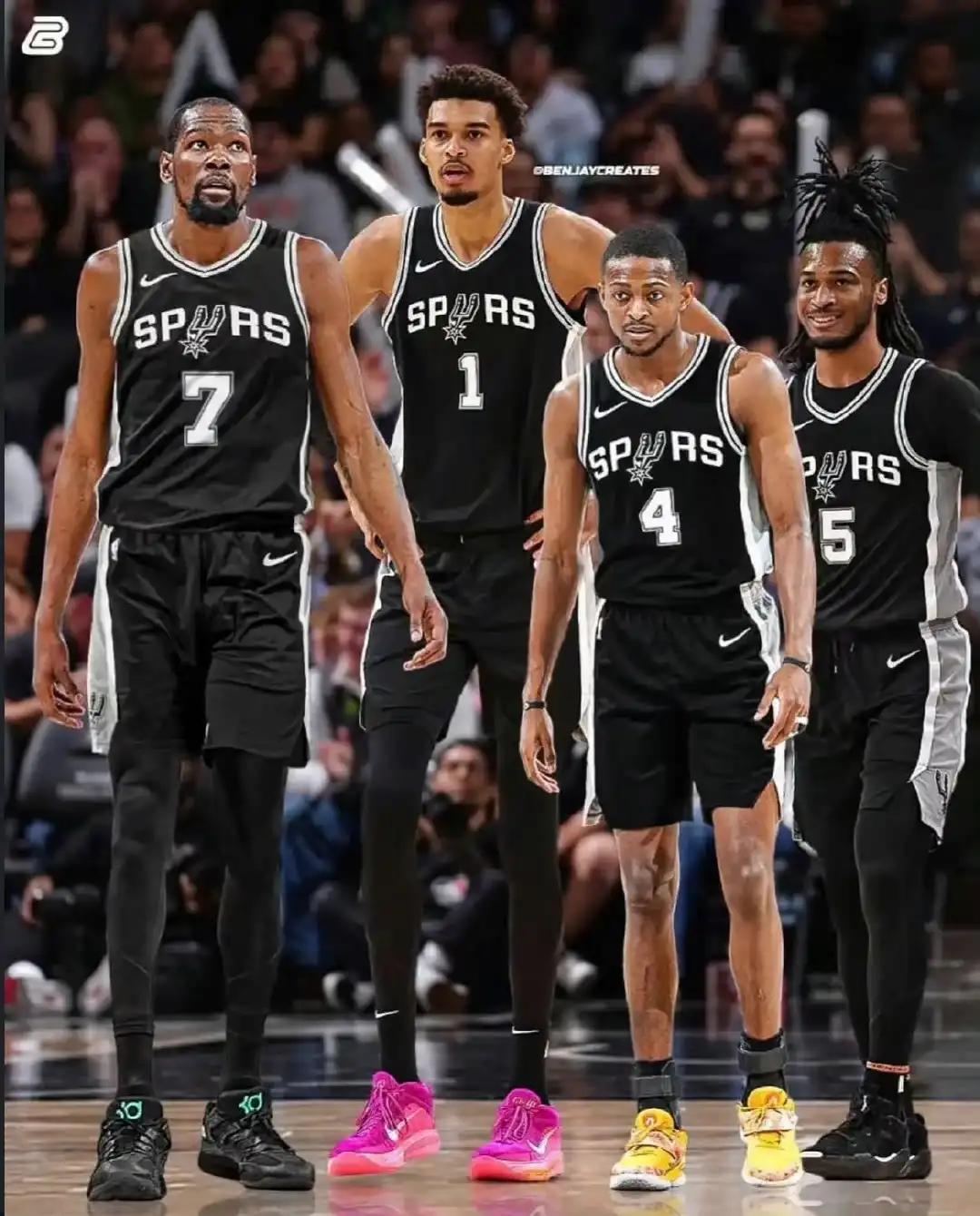 随便谈谈今年到明年马刺争冠的看法，我觉得当下实力挺强的，就是缺经验，今年能进季后