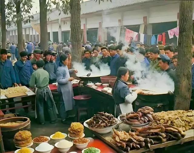 80年代的生活，是这个样子！国营工厂让人羡慕，万元户气宇轩昂供销社前长队蜿蜒