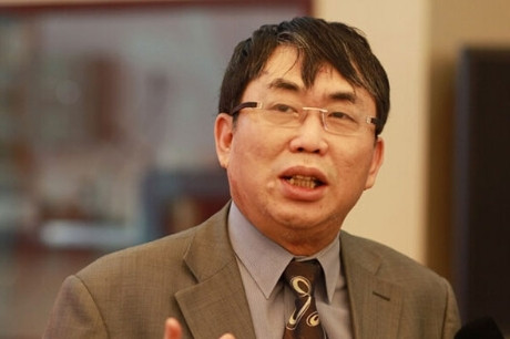 有一次，围棋大师聂卫平去香港参加国际围棋比赛。金庸得知后，便请他到家中吃饭，菲佣
