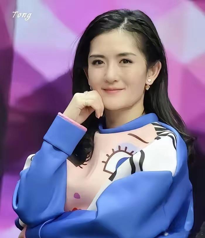 为什么央视会再一次邀请谢娜主持原因很简单因为上一次的中秋晚会,谢娜太亮眼了上一