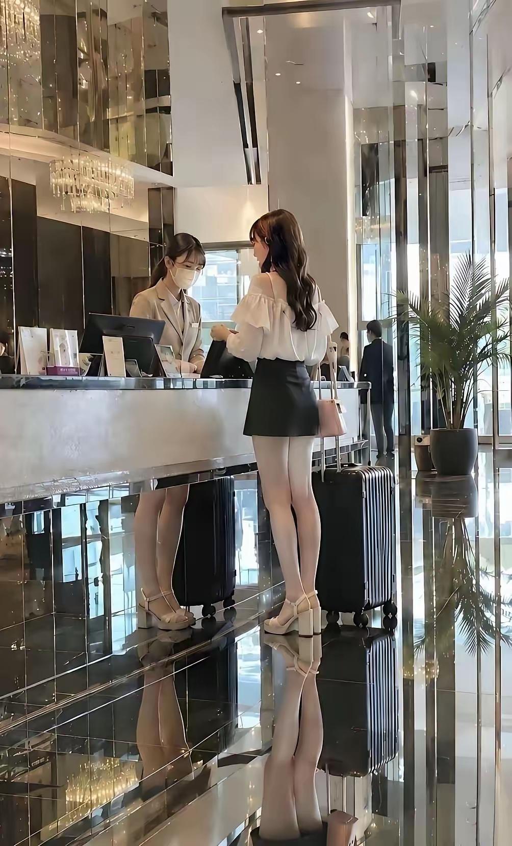 奢侈品店，豪车店，高尔夫球场，游艇上，美女比率颇高[捂脸哭][捂脸哭][捂脸哭]厂子