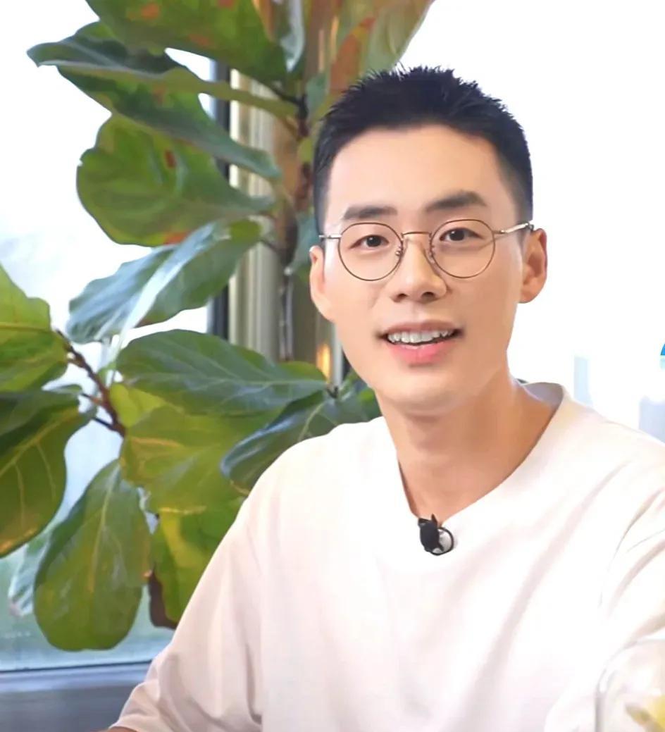 顿顿的起步不比董宇辉差！顿顿从东方甄选出来后，新工作基本上已经落实，新团队有7