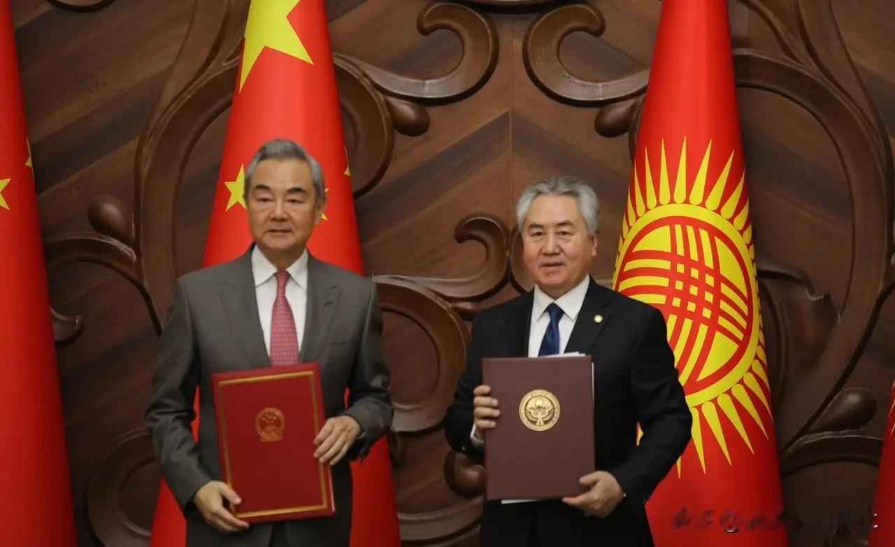 王毅外长再次出发！风尘仆仆，王毅外长又接到中亚三国的邀约，奔赴中亚的吉尔吉斯