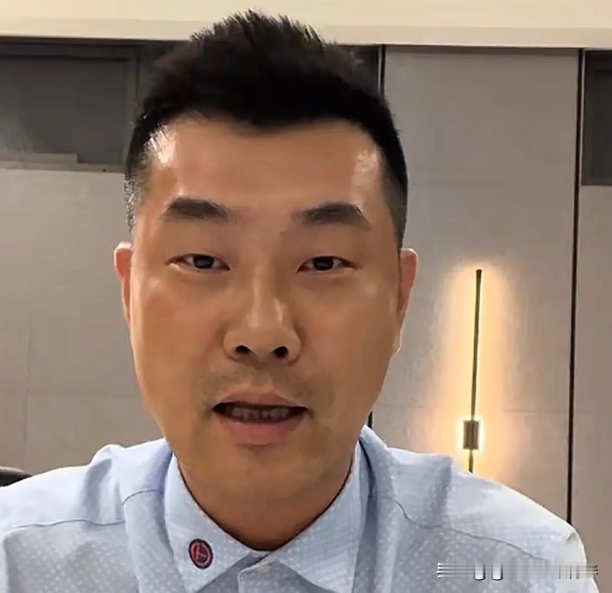 罕见！王仕鹏谈:中国男篮不敌新西兰:这场比赛以7分之差输给对手还是非常可惜，