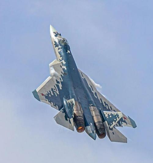 俄罗斯为啥不敢大规模用苏-57？说白了，因为韩国卡住了它的脖子。别看苏-57是俄