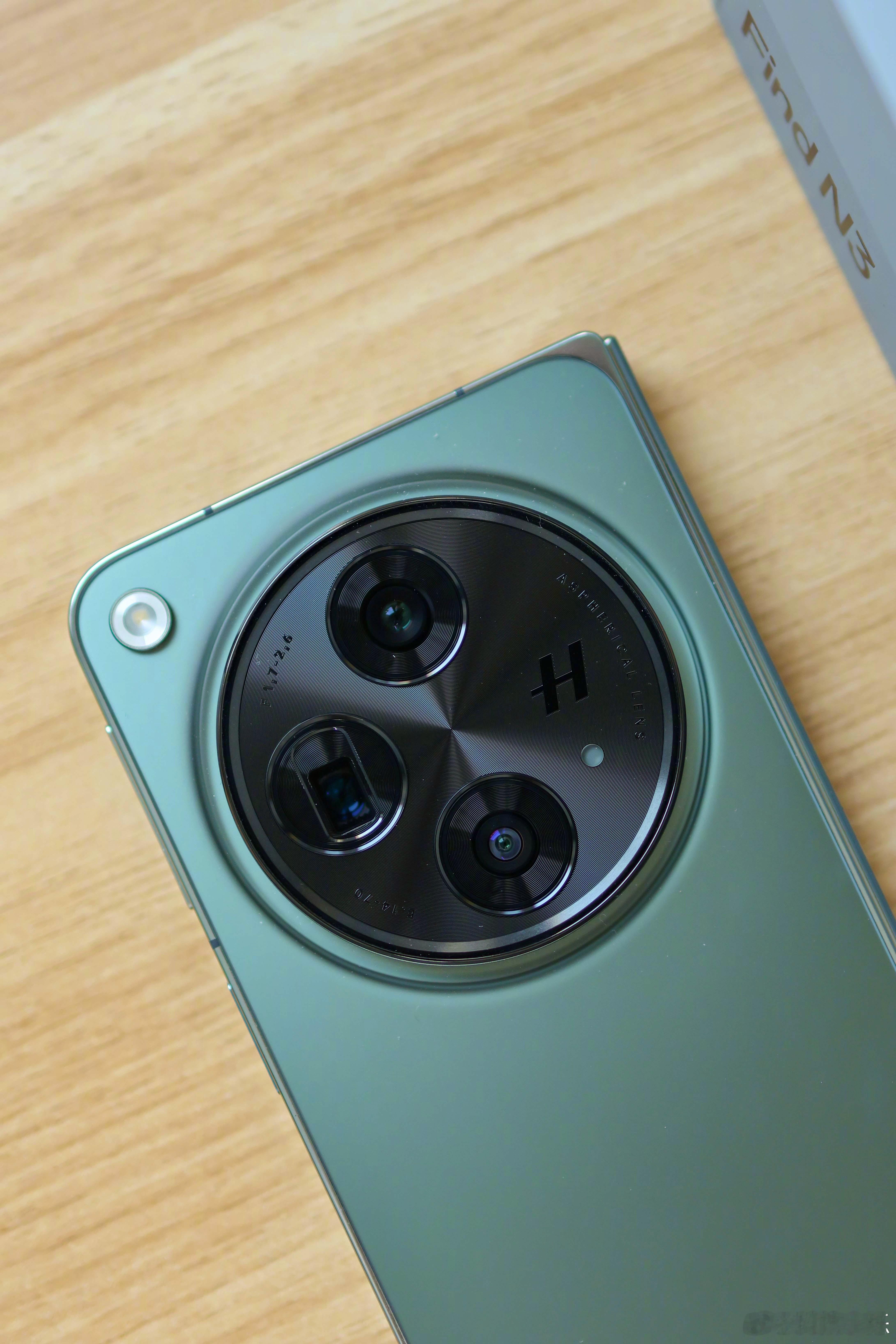 翻出了OPPO Find N3，突然觉得这个模组好大，质感也超好，这台...