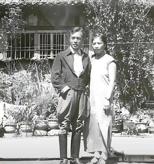 1938年，周恩来派出一名女特工打入国民党高层，谁知她竟嫁给了国军高官！