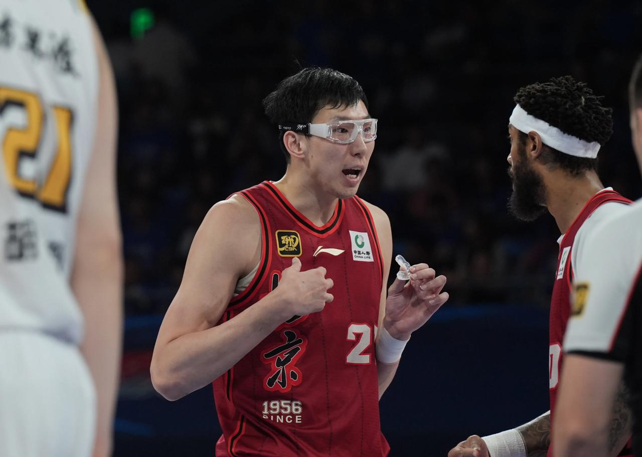 赵睿、周琦终于迎来了好帮手！当这名球员成功归队之后，不仅成功补足了北京队的最后一