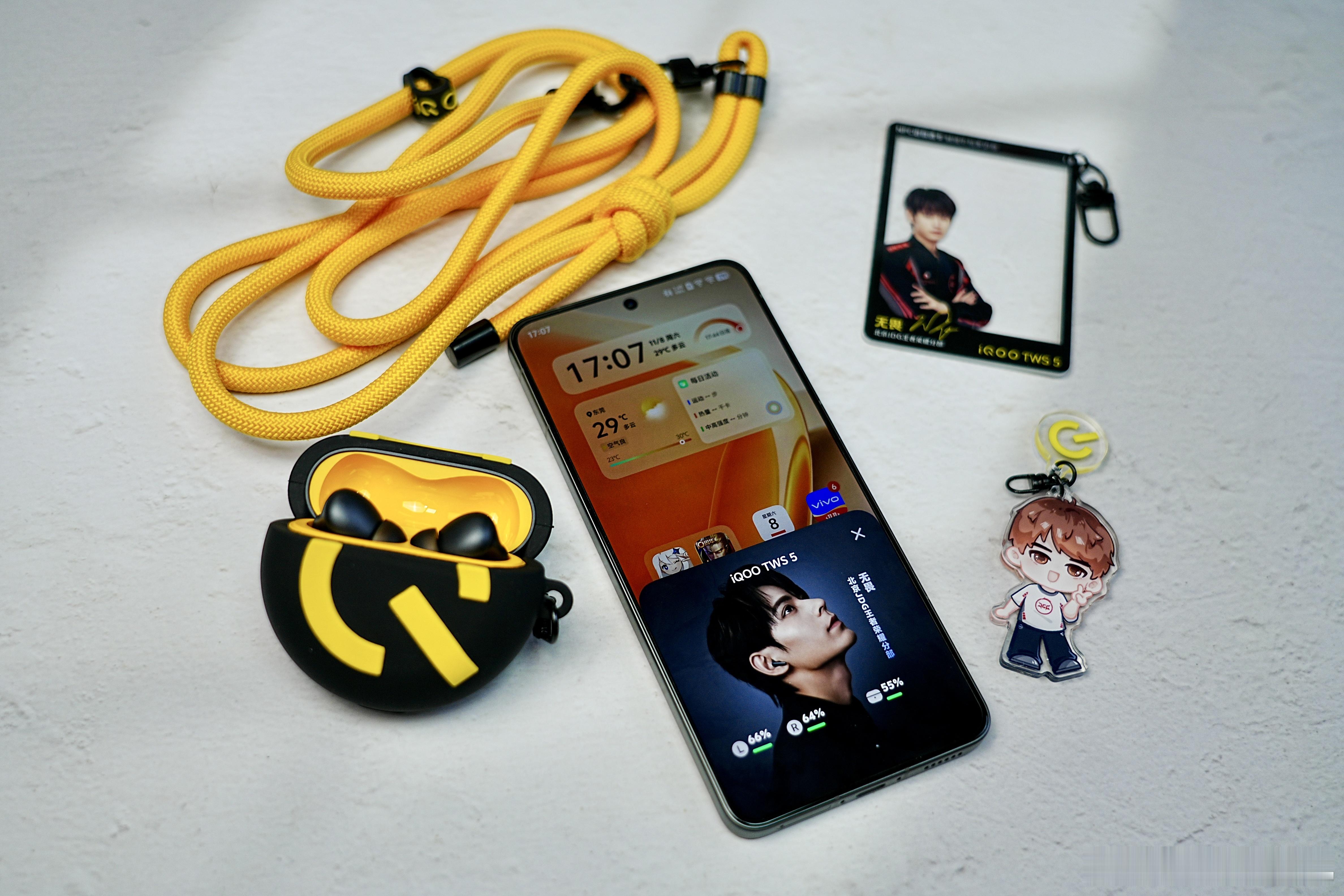 为什么中端机越来越像苹果了倒没有觉得中端机越来越像苹果，无非是直角边框和侧面殊途