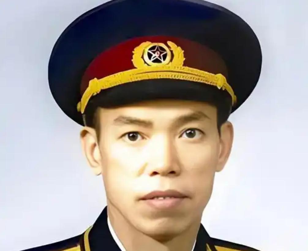 1973年，开国中将梁兴初在太原化工厂劳动改造，一次扫地被工人喊住：“梁师傅，我