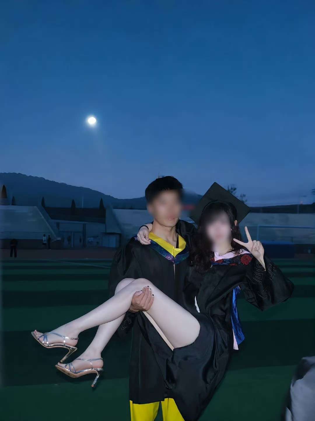 毕业啦，以后说不定各奔东西了