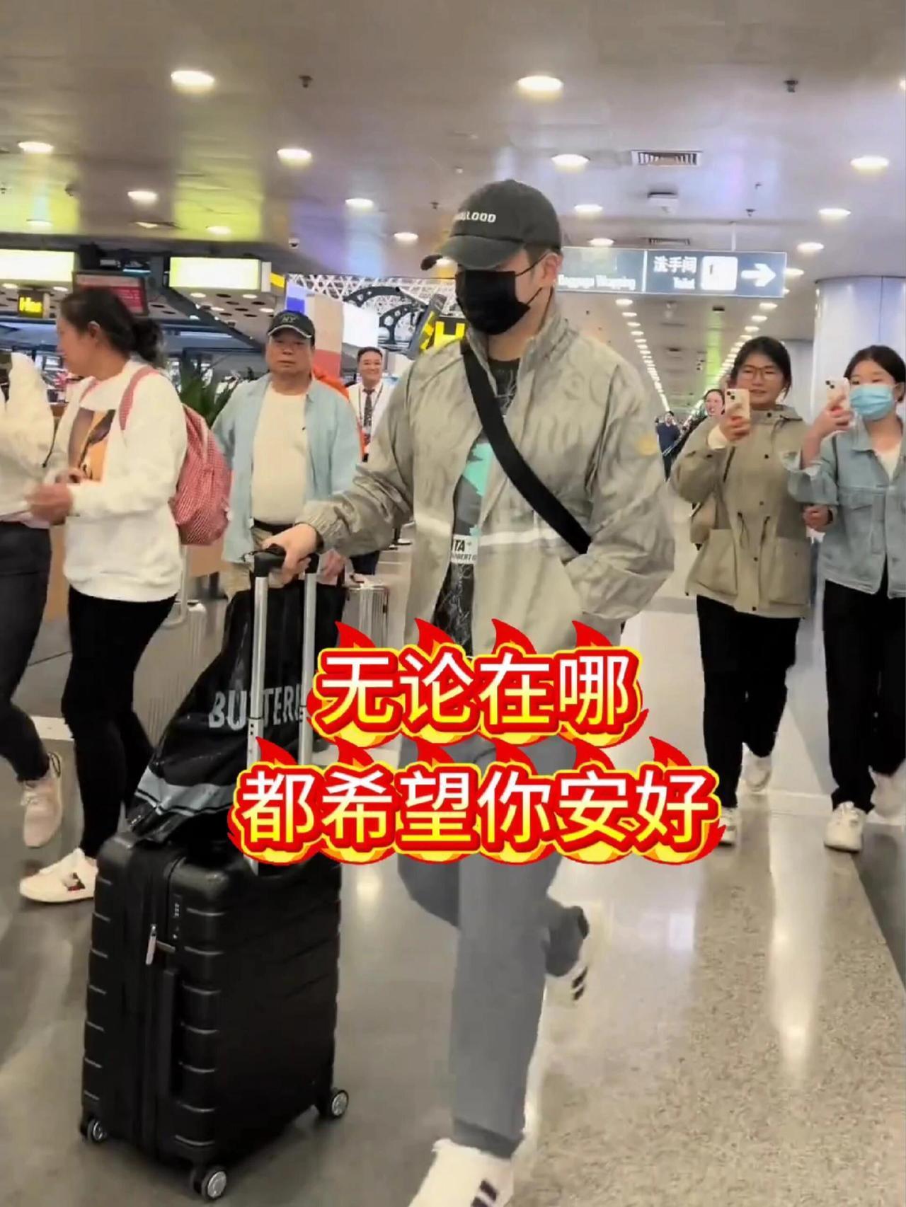 无论走在哪里，无论出现在何地，都可以一眼看到你，都希望一切都好！加油小胖永远快