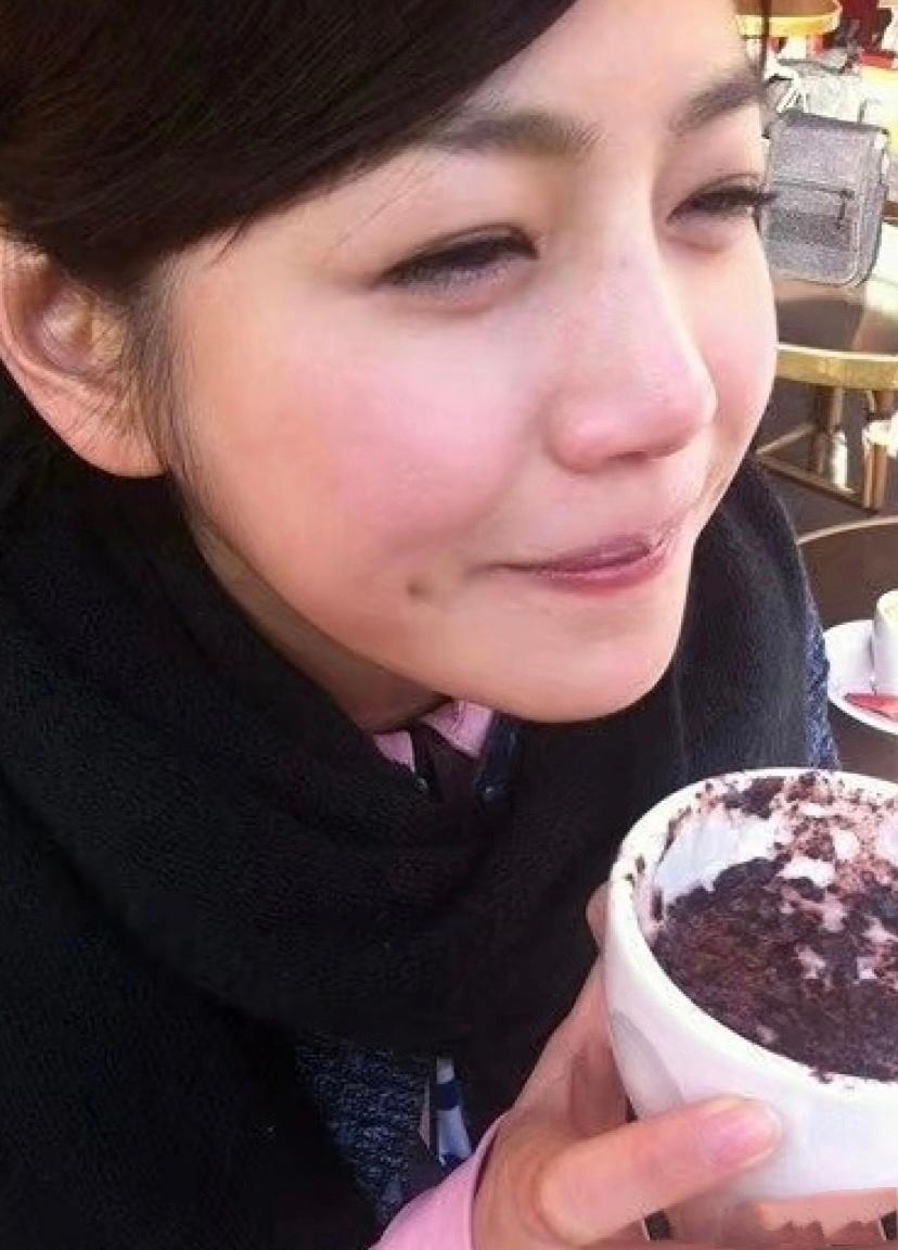 陈妍希：脸颊肉与笑颜，我心中的至美存在在娱乐圈的璀璨星河中，陈妍希宛如一颗散