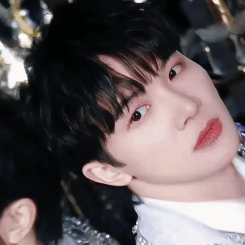#周深##周深把水晶宫穿身上了吧##和周深一起奔赴环球超无限#【圈和米米说晚安】蒲公英撑开白色小伞，