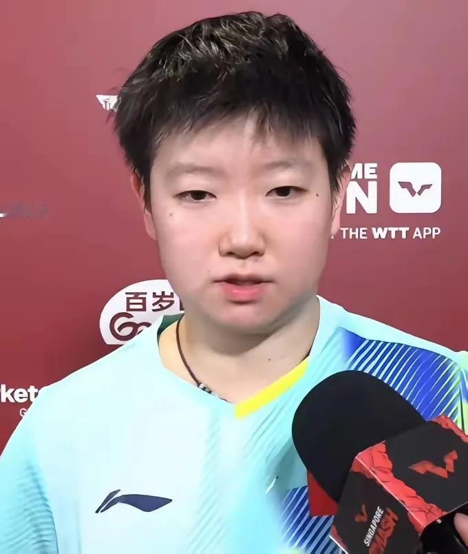 笑死我了！孙颖莎赛后也太可爱了，丢了一局直接“告状”：每个人打我都好凶！别