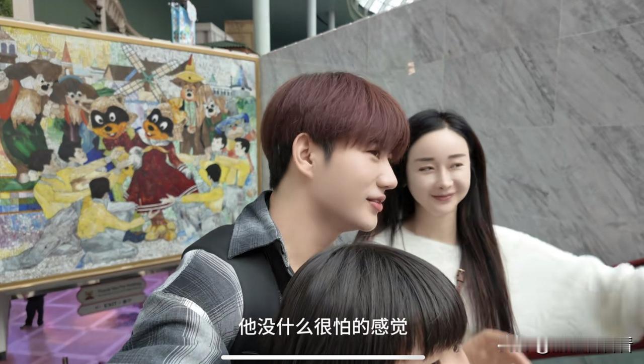 陈华咸素媛陪女儿去游乐场玩，本来是件很高兴的事，可因为陈华的一句话把女儿惹哭，孩