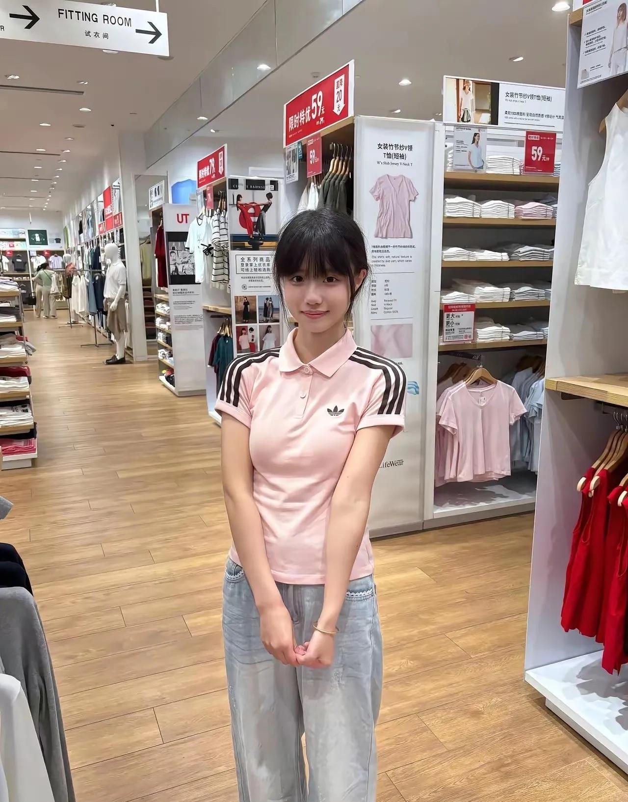 小姑娘真好看，青涩可爱。