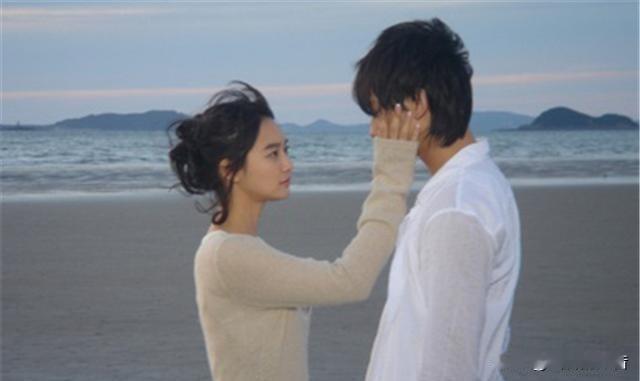 女子上大学花了男友12万，大学毕业，就选择分手，男子没有说什么，只是又把信用卡给