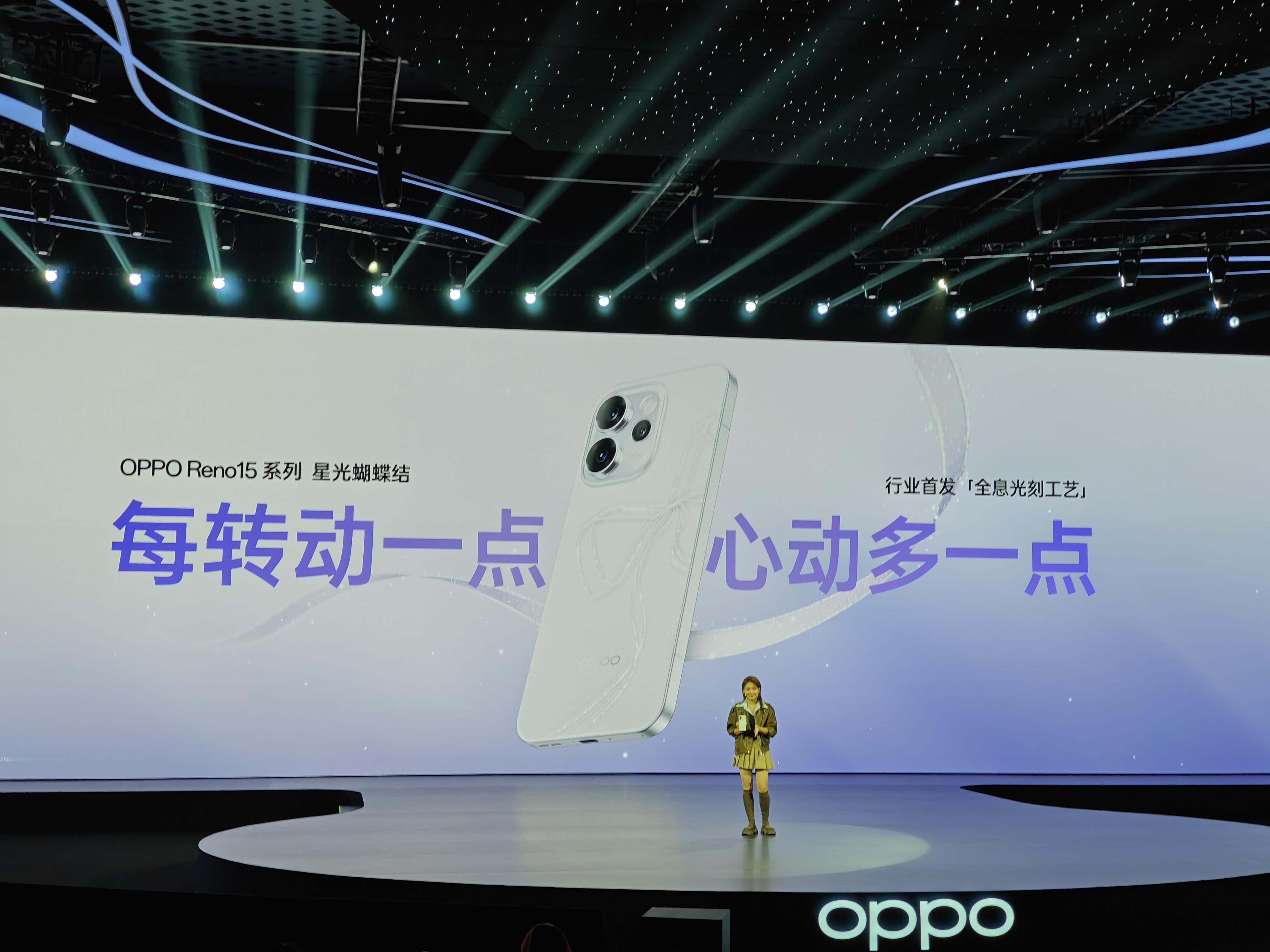 系列来了！星光蝴蝶结配色拿在手上真的像一份“礼物”，感觉拿起来就放不下了！雨琦也