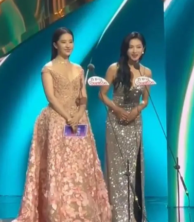 刘亦菲和万茜谁状态更好？37岁不婚不育不运动VS42岁已婚已育有运动​​