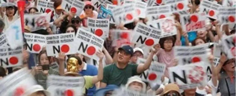 围堵中国使馆！2025年7月9日，面对韩国人在首尔明洞等地区举行的反华集会游行，