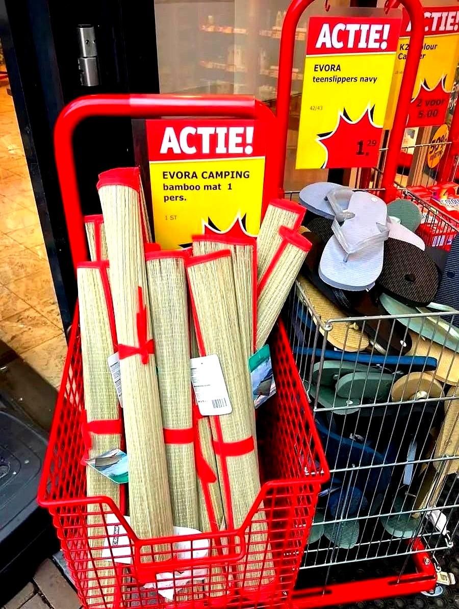 看乐了：这波热浪把欧洲烤得直冒烟时，凉席摇身一变叫“东方降温床单”，一张标到60