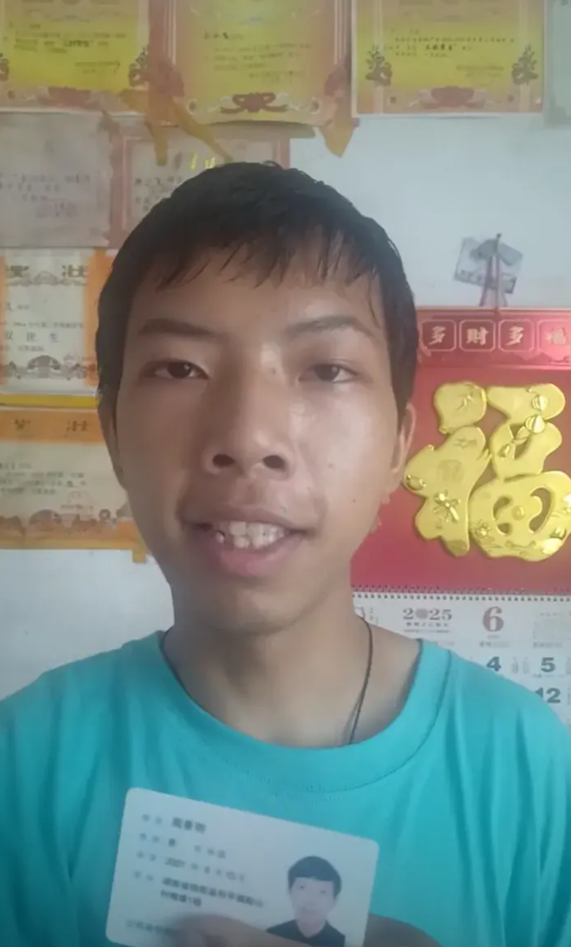 湖南郴州小伙再次改名失败。郴州桂阳小伙周景明，提到这个名字可能你不太熟悉。但
