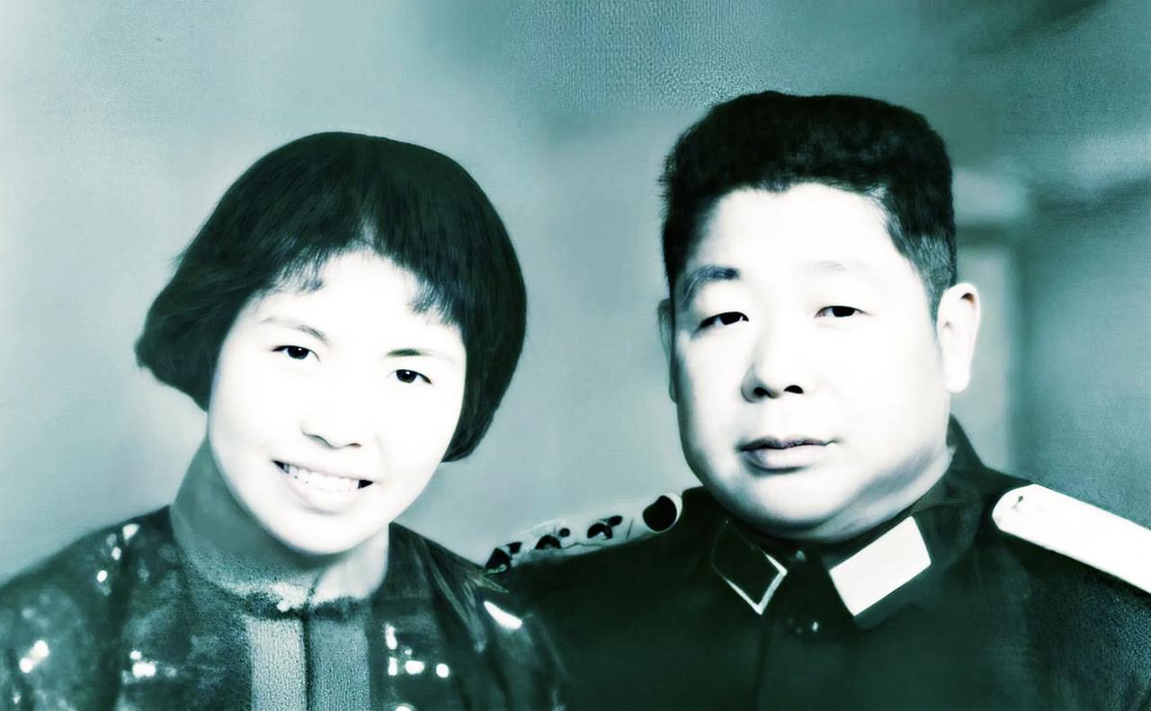 姐姐是陈赓夫人，姐夫是开国大将，自己嫁的是开国上将兼北京军区司令，长子大校，三子