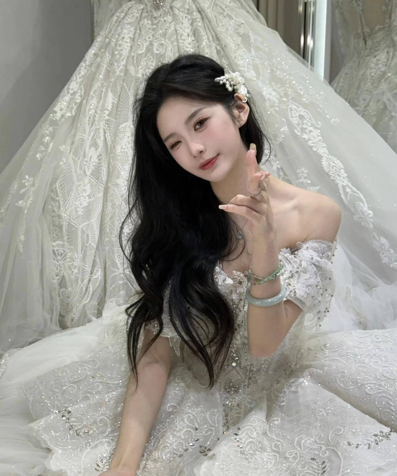 谁能想到曾经脾气火爆的五五开，婚后居然是主动低头的类型？巴旦木公主直播分享婚后日