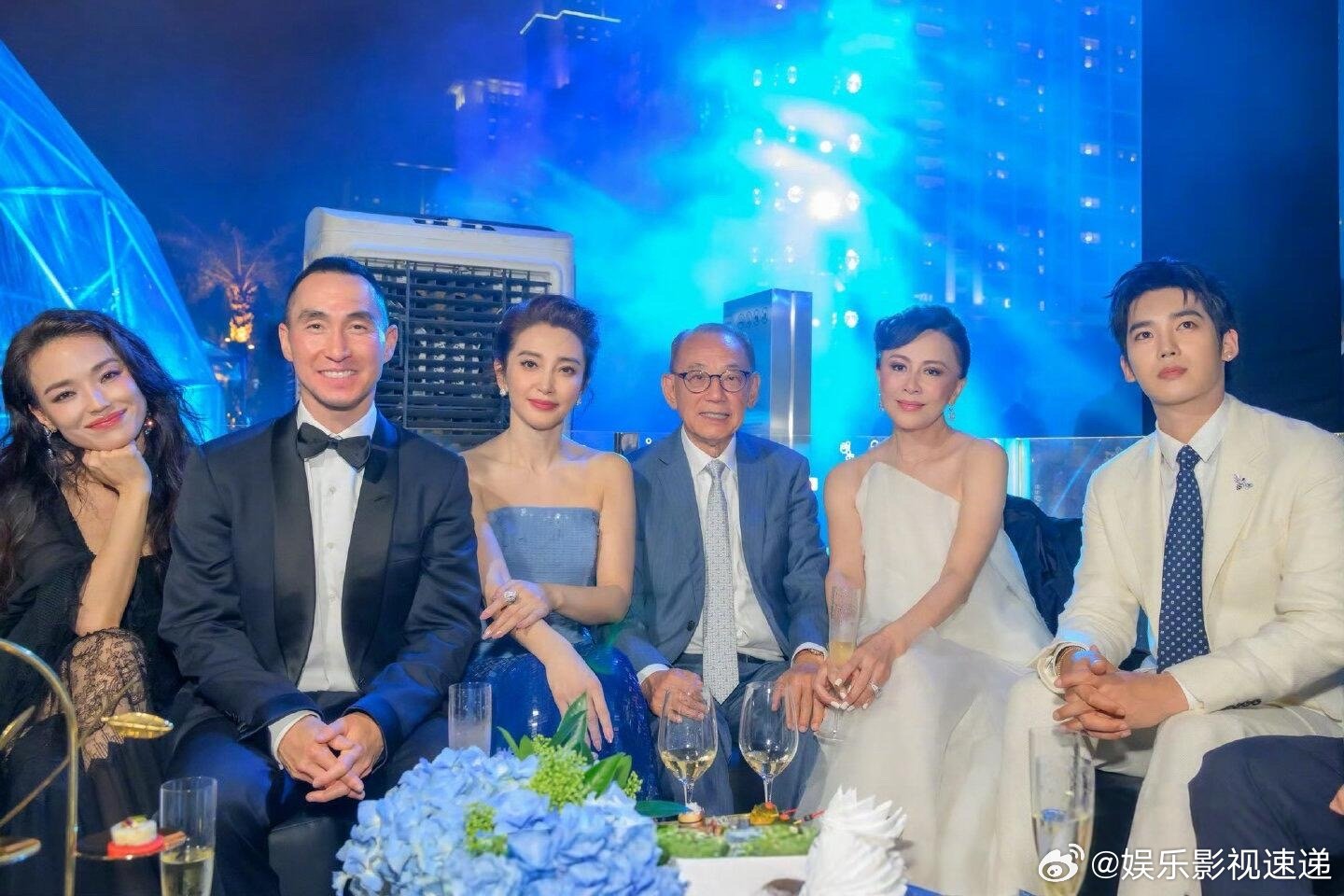 水舞间一眼望去全是大女主我宣布内娱红毯又有了新标杆那就是水舞间，刘嘉玲、李冰冰、