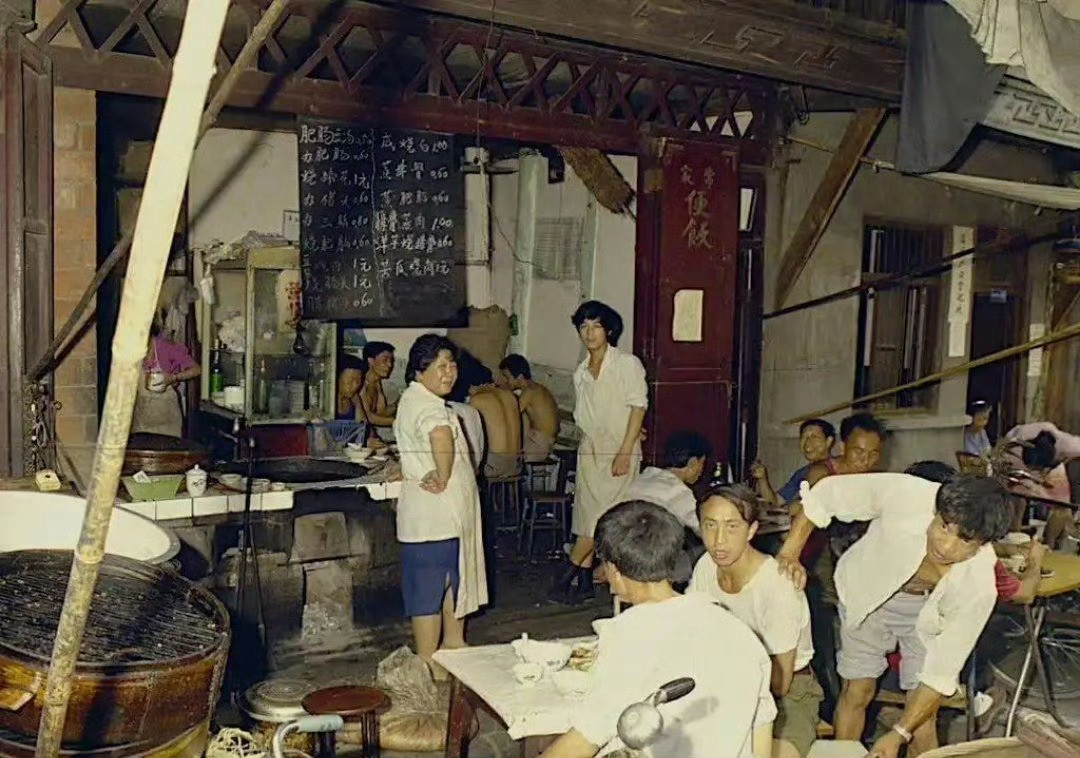 那个年代的人都那么穷，为什么都那么开心[捂脸哭]​​​