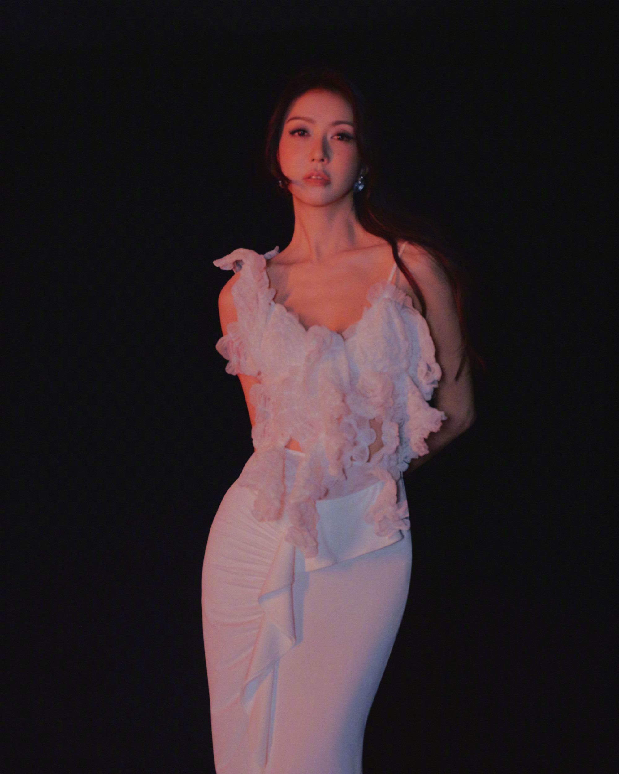 薛凯琪，一身白色长裙，魅力满满。薛凯琪