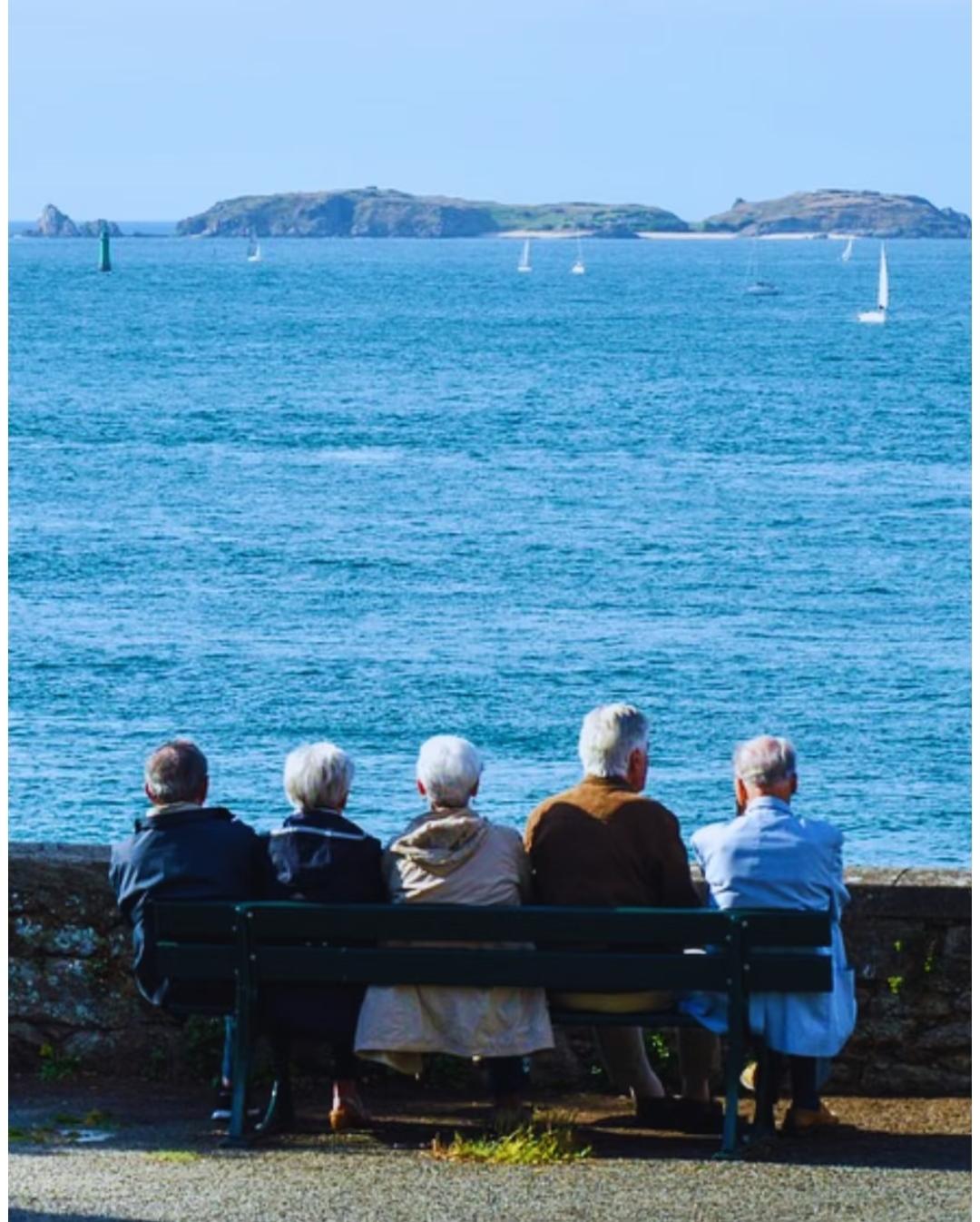 人老了啥最重要？这8个字说透了！中5条以上晚年不遭罪老伙计们，咱们都奔着六七