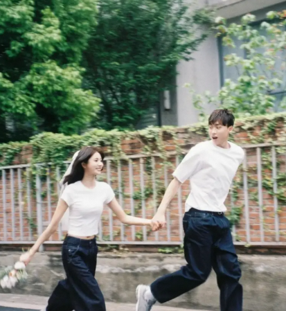 新疆男篮齐麟晒证，妻子青春靓丽超吸睛