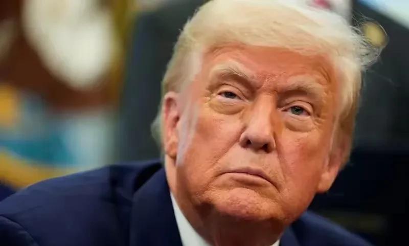 拜登患癌的消息像一颗炸弹砸进美国政坛。特朗普和奥巴马的表态堪称教科书级危机
