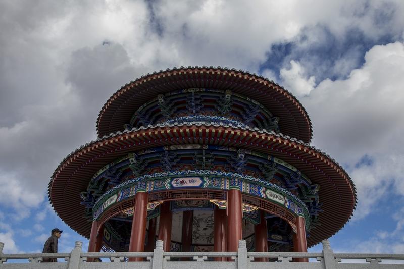 “望云山上望云山，云山在望；观雾水下观雾水，雾水在观”，这对联太妙啦！望云山有着