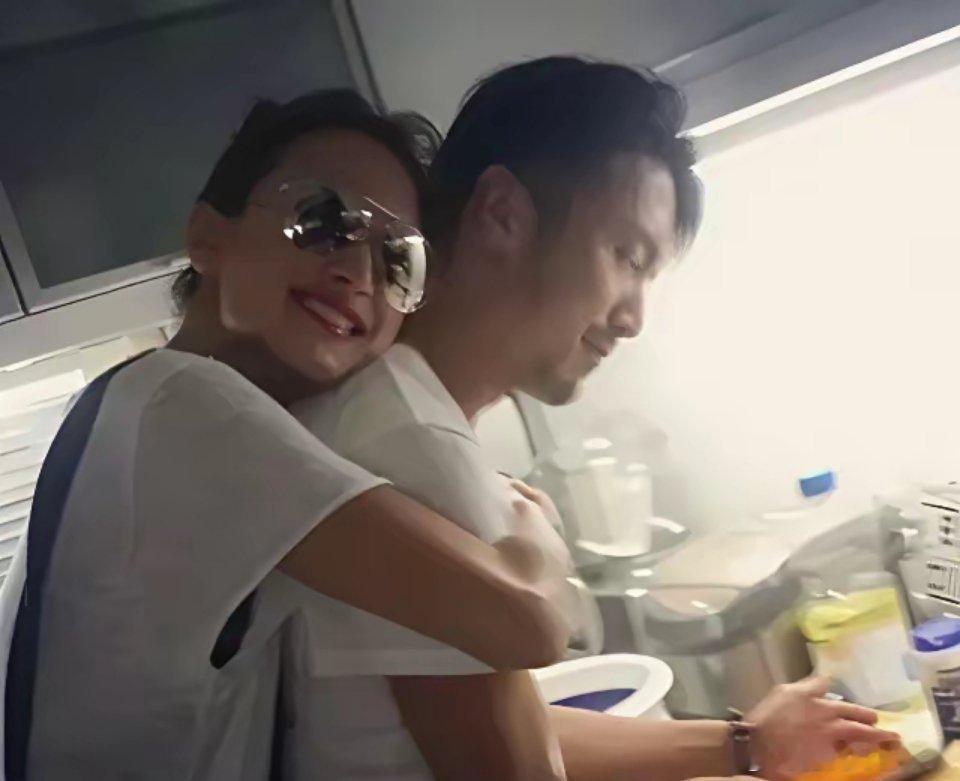 谢霆锋，引发热议。6月23日，45岁的谢霆锋，冲上热搜，这一次，不是因为女友王菲