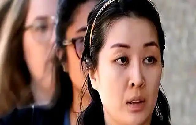 北美华人圈彻底炸锅！华裔富二代一枪干掉前男友，美警出动装甲车撞开豪宅大门抓人。铁