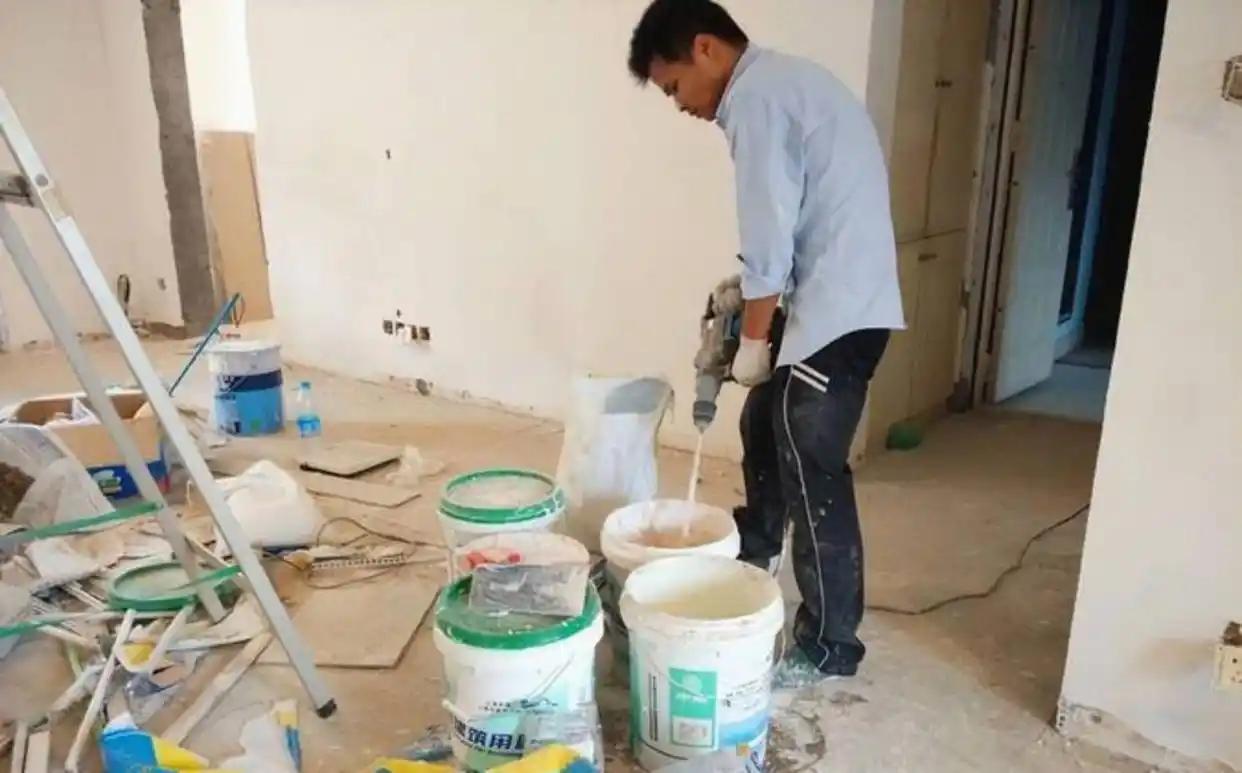 “丢死人了！”四川，一装修工，酒后一时兴起，把一女子叫到正装修的房子里，两人在