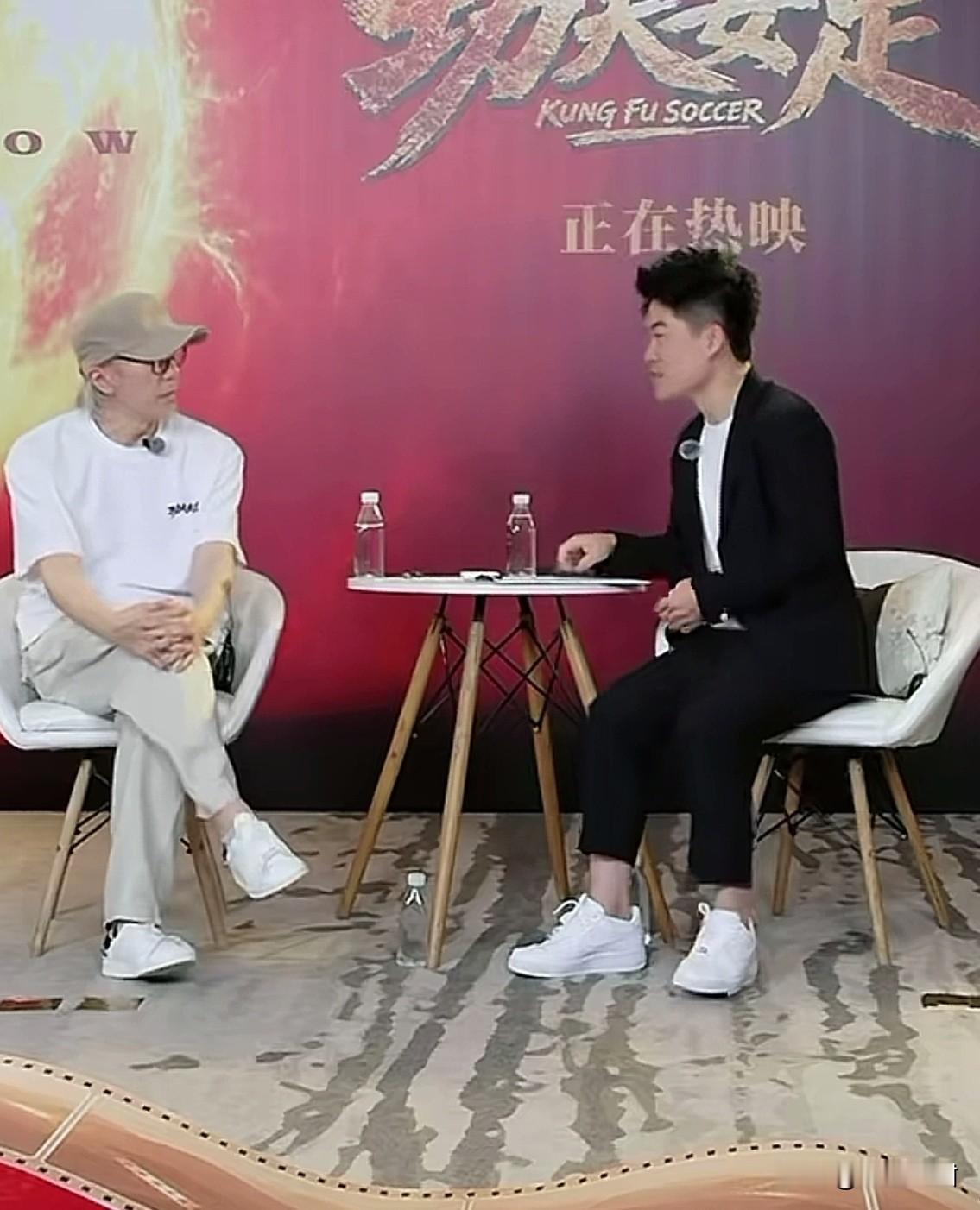 周星驰问课董宇辉一个隐私问题。没想到董宇辉也是直言不讳讲了出来。周星驰问: