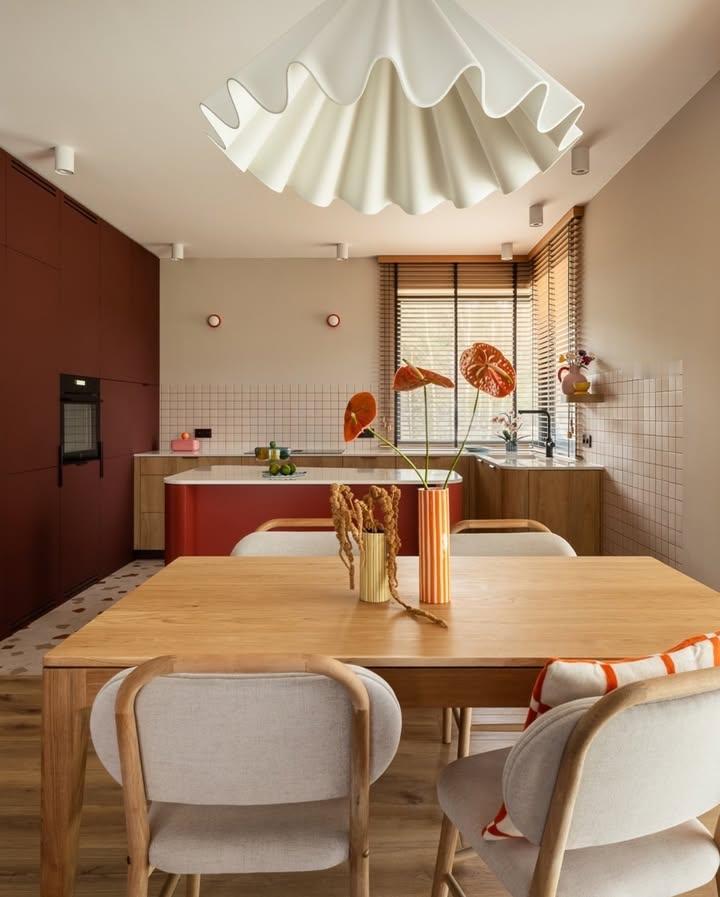 华沙住宅的“纯粹感”，色彩+原木+大窗现代风格家居色彩应该如何搭配?装修