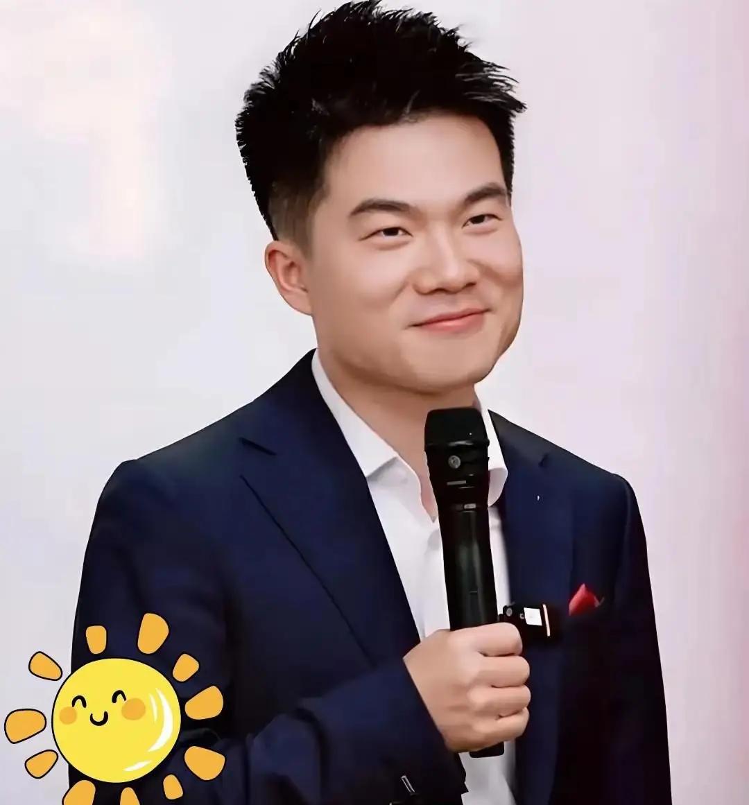 董宇辉再次印证，多读书还是有用的。最近董宇辉的直播间不太平。这不，董宇辉在和