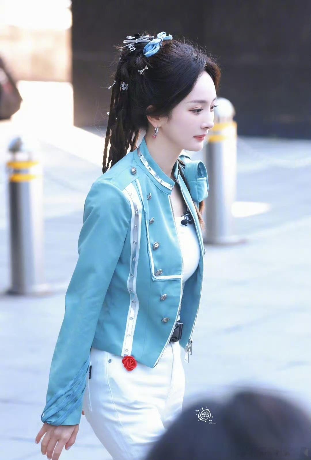 杨幂密逃直播幂姐总是能让直播变得特别有趣，真的是天生的直播女王。​​​
