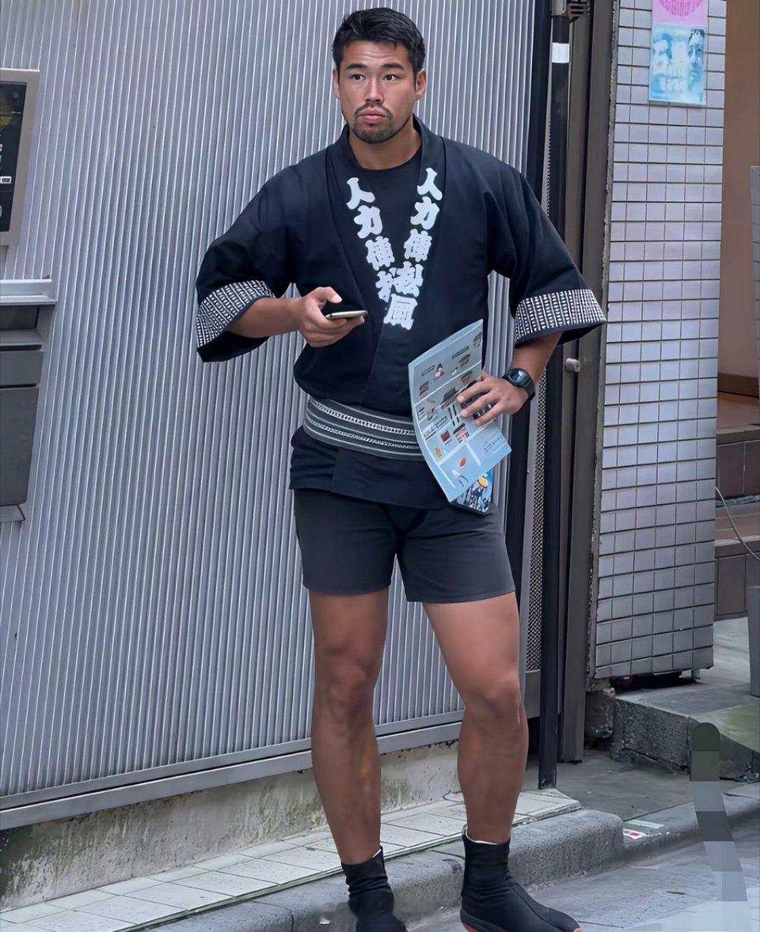 日本居然也有帅哥的嘛？这种颜值在当地应该算是顶级的了。