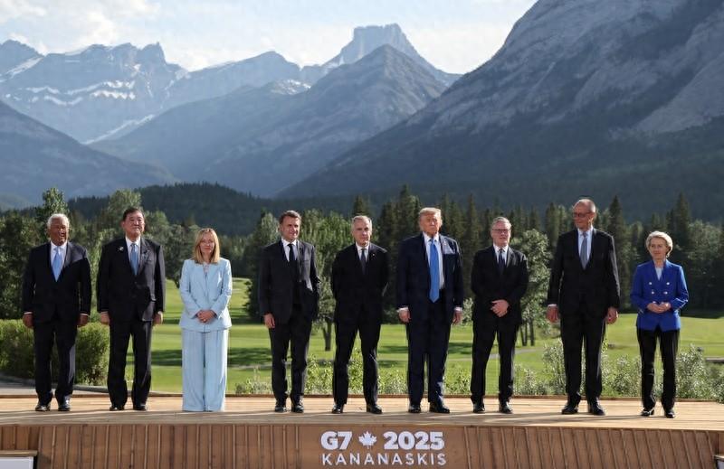 1976年，G7占全球GDP的61.4%，七个国家坐在一张桌子上，就能决定大半个